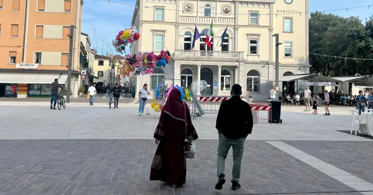 মনফ্যালকোনের বাংলাদেশিরা