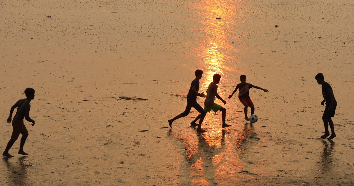 সাগরের বুকে একখণ্ড খেলার মাঠ