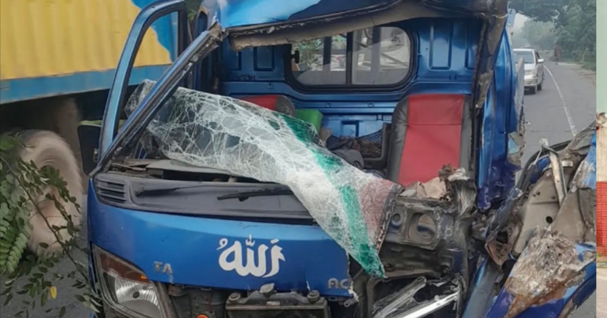 কাভার্ডভ্যানের পেছনে পিকআপের ধাক্কা, নিহত টাইলস মিস্ত্রি