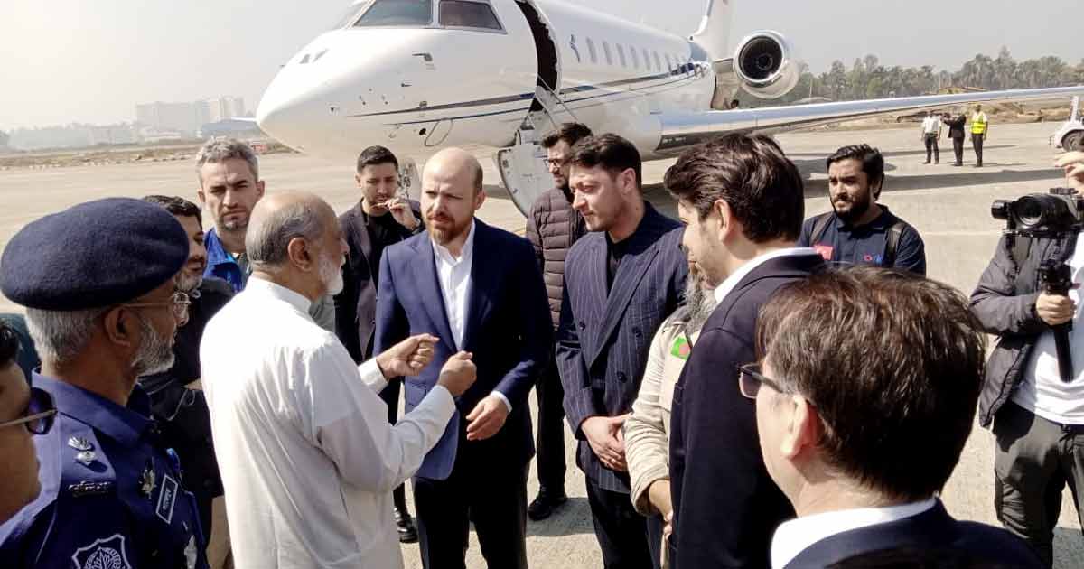 কক্সবাজারে মেসুত ওজিল ও এরদোগান পুত্র