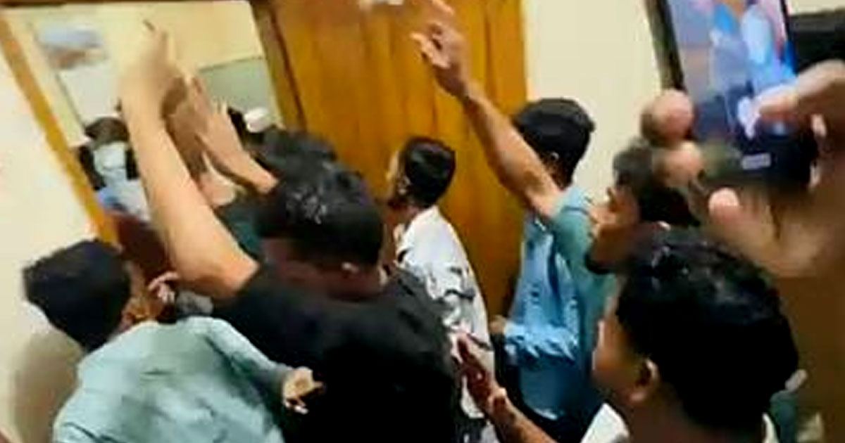 ৩ ঘণ্টা দেরিতে ছাড়ল পাহাড়িকা এক্সপ্রেস, যাত্রীদের বিক্ষোভ