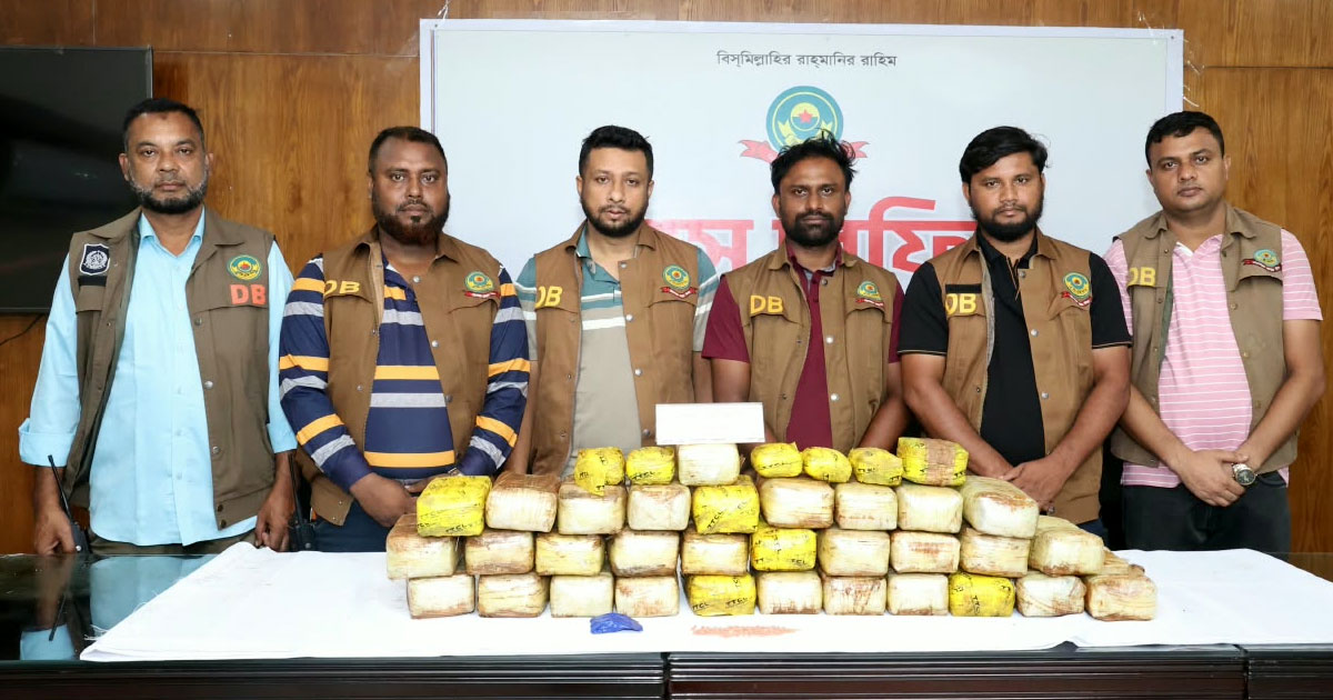 ট্রাকের গোপন চেম্বারে মিলল ৩ লাখ ২০ হাজার ইয়াবা