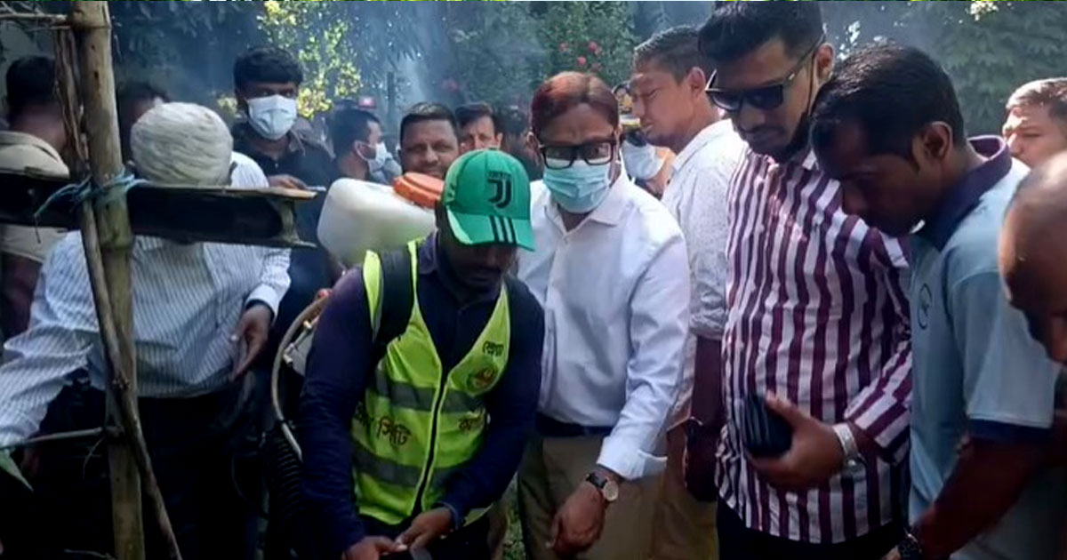 ডেঙ্গু রোধে জমা পানি অপসারণে জোর চসিকের