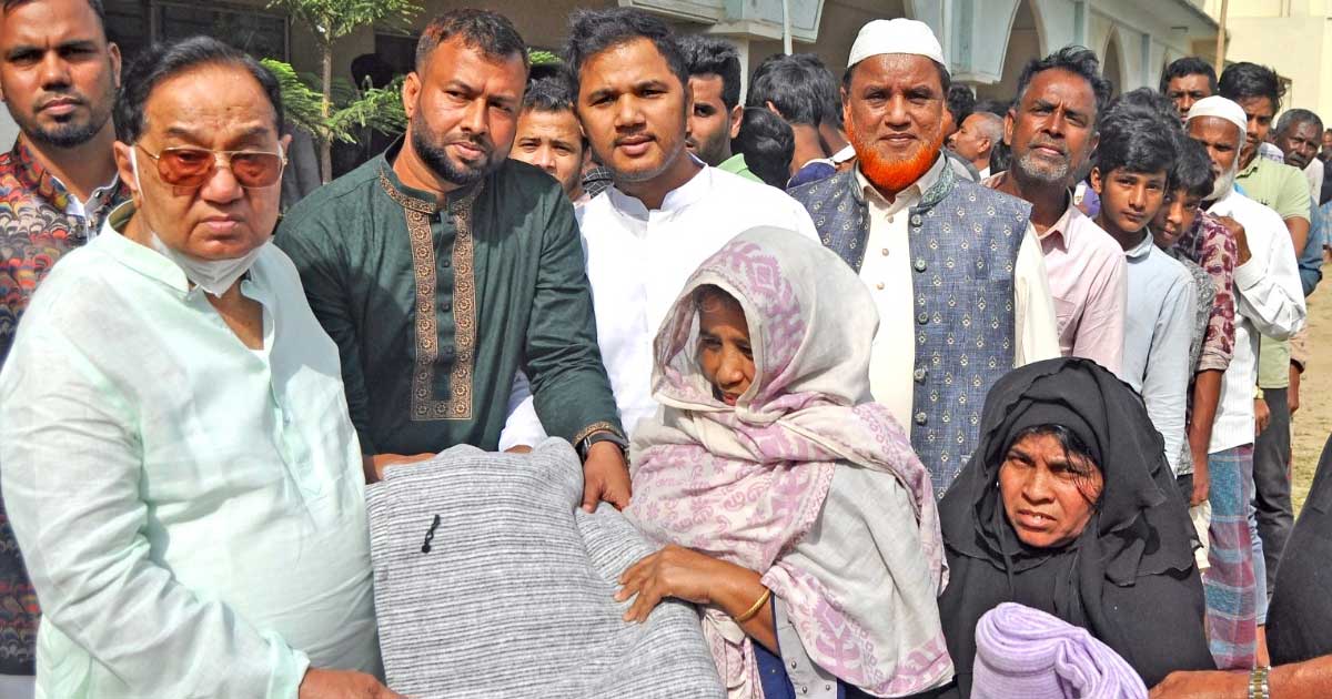 পটিয়ায় কেডিএসের শীতবস্ত্র বিতরণ 