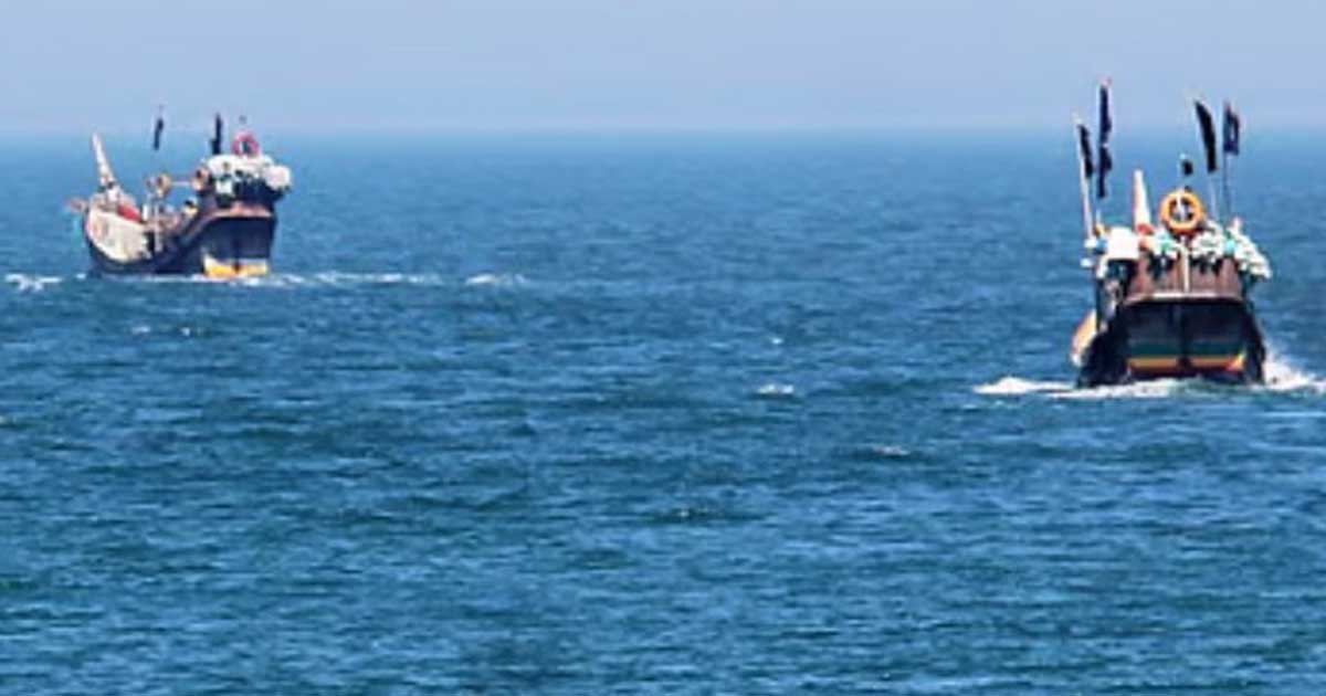 নাফ নদী থেকে ফের ট্রলারসহ ৫ জেলেকে নিয়ে গেল আরাকান আর্মি