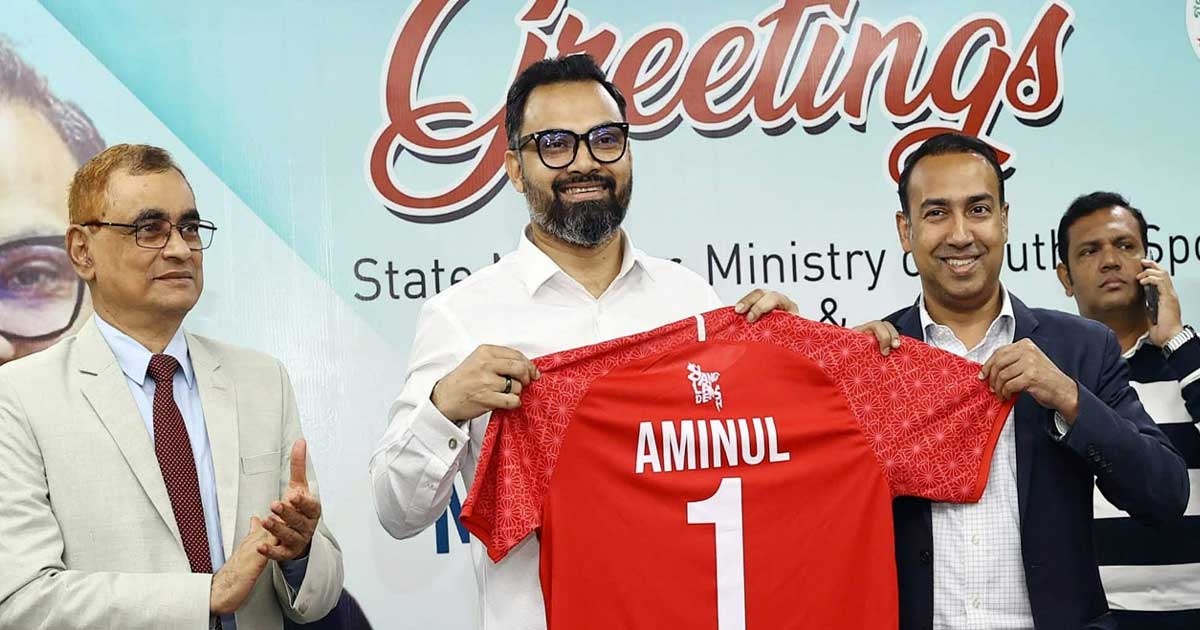 পুরুষ ফুটবলরদেরও মাসিক বেতনের আওতায় আনার ঘোষণা 