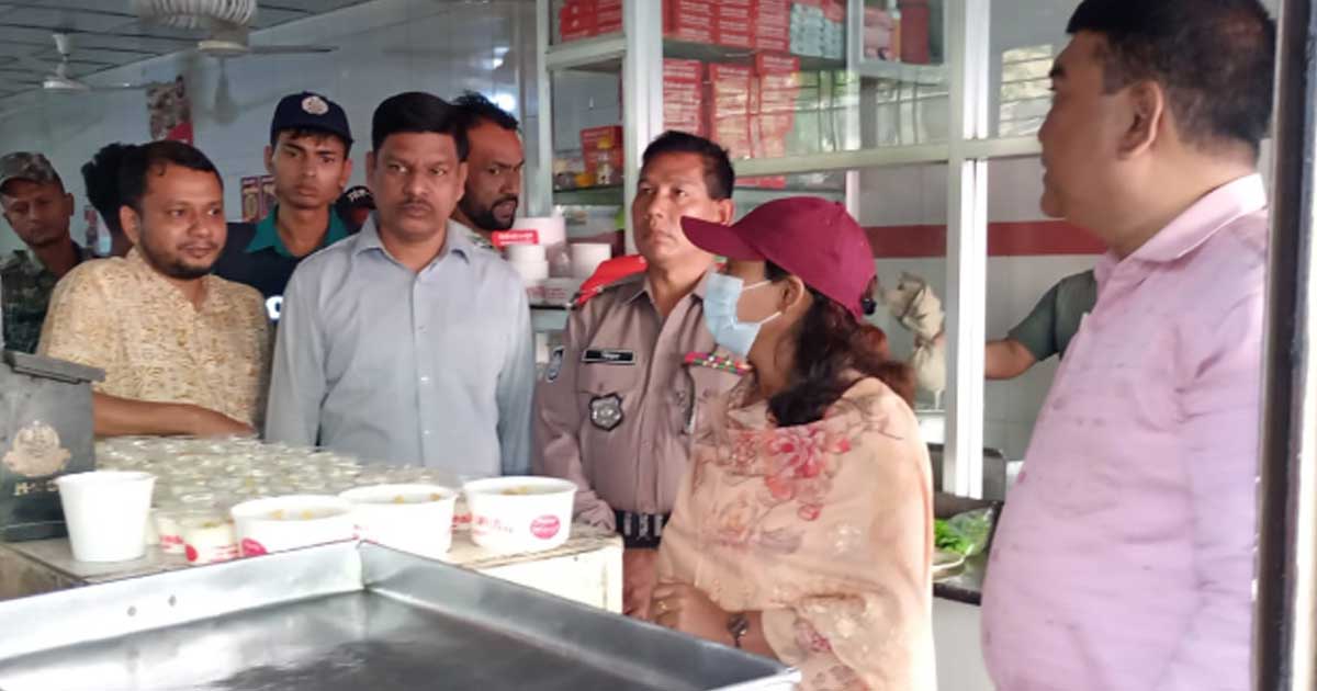 অস্বাস্থ্যকর পরিবেশে ইফতারি তৈরি, জরিমানা দিলেন দুই হোটেল মালিক