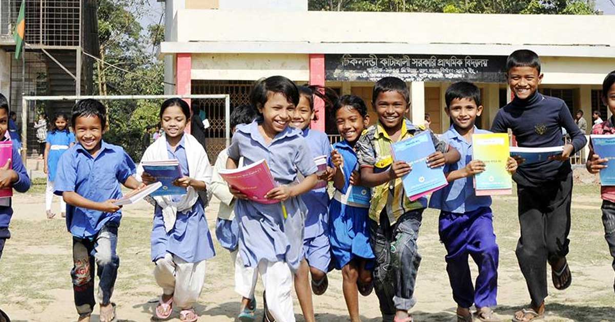 ছুটি শেষে ফিরলো কোলাহল— শুরু নিয়মিত পাঠদান, আসছে নতুন নির্দেশনা