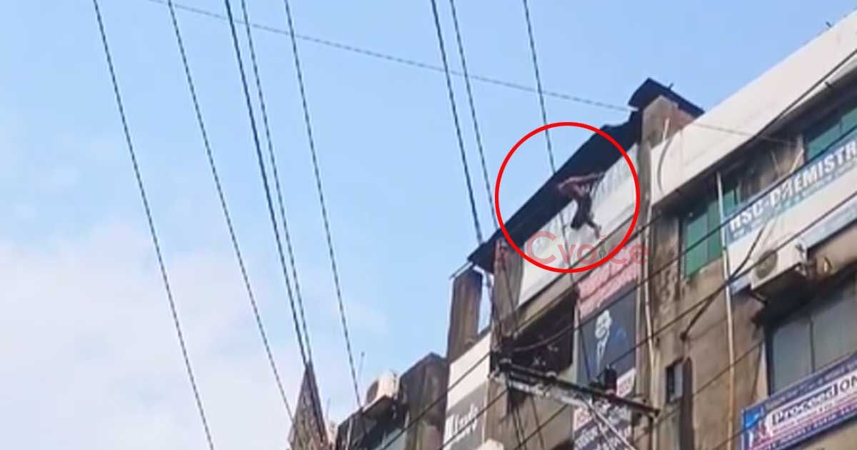 চকবাজারে টাওয়ারের ছাদ থেকে লাফ দিলেন যুবক