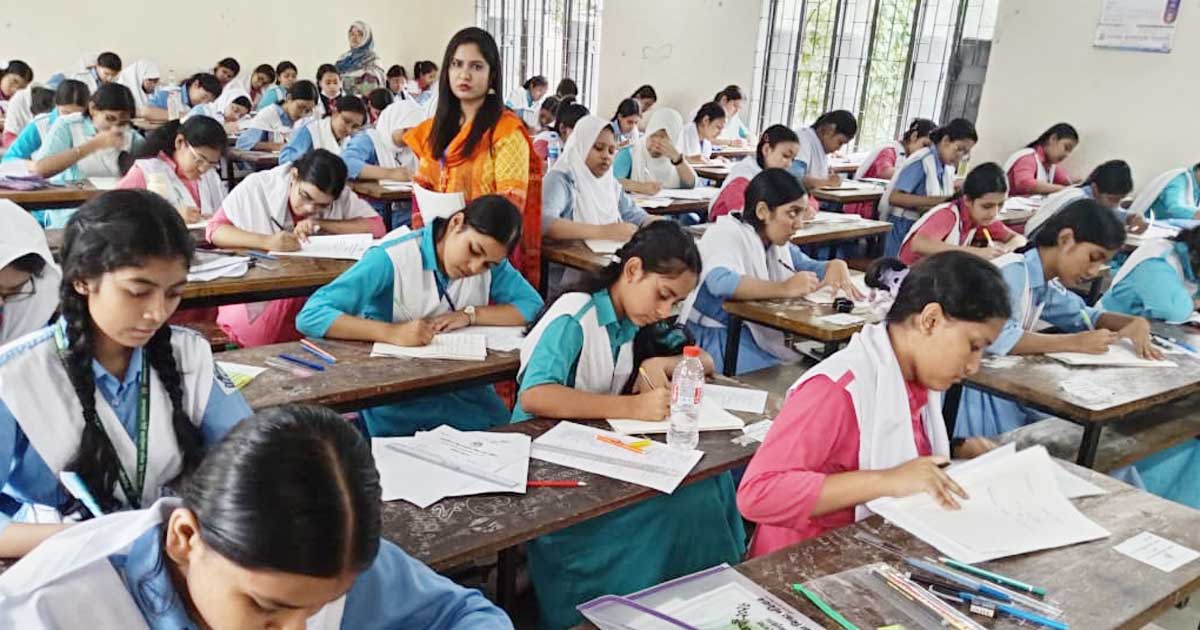 এসএসসি ও সমমানের পরীক্ষা শুরু 