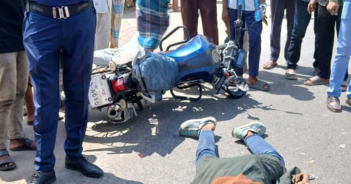 উল্টো পথের সিএনজিকে পাশ কাটাতে গিয়ে ট্রাকে ধাক্কা, প্রাণ গেল মোটরসাইকেল আরোহীর
