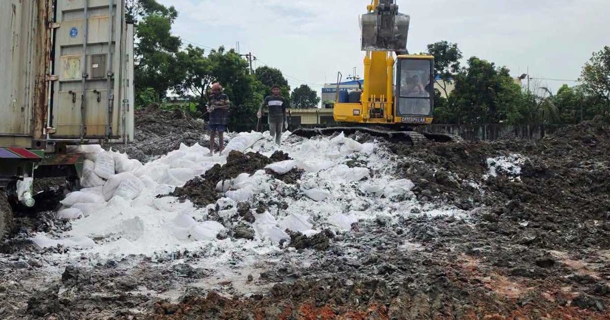 বন্দরে পড়ে থাকা ১২৬ কনটেইনার পণ্য ধ্বংস