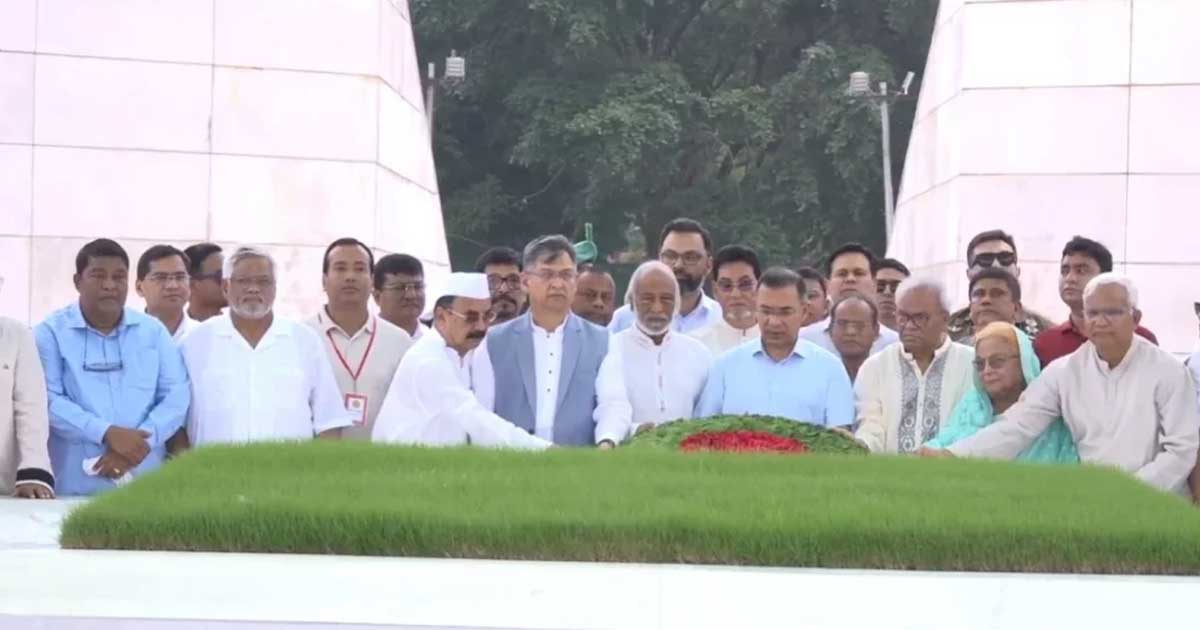 জিয়াউর রহমান ও খালেদা জিয়ার সমাধিতে প্রধানমন্ত্রীর শ্রদ্ধা 