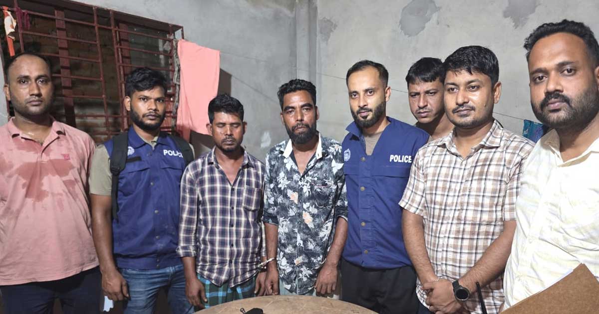 হাটহাজারীতে অস্ত্র-গুলি ও তৈরির সরঞ্জামসহ গ্রেপ্তার ২