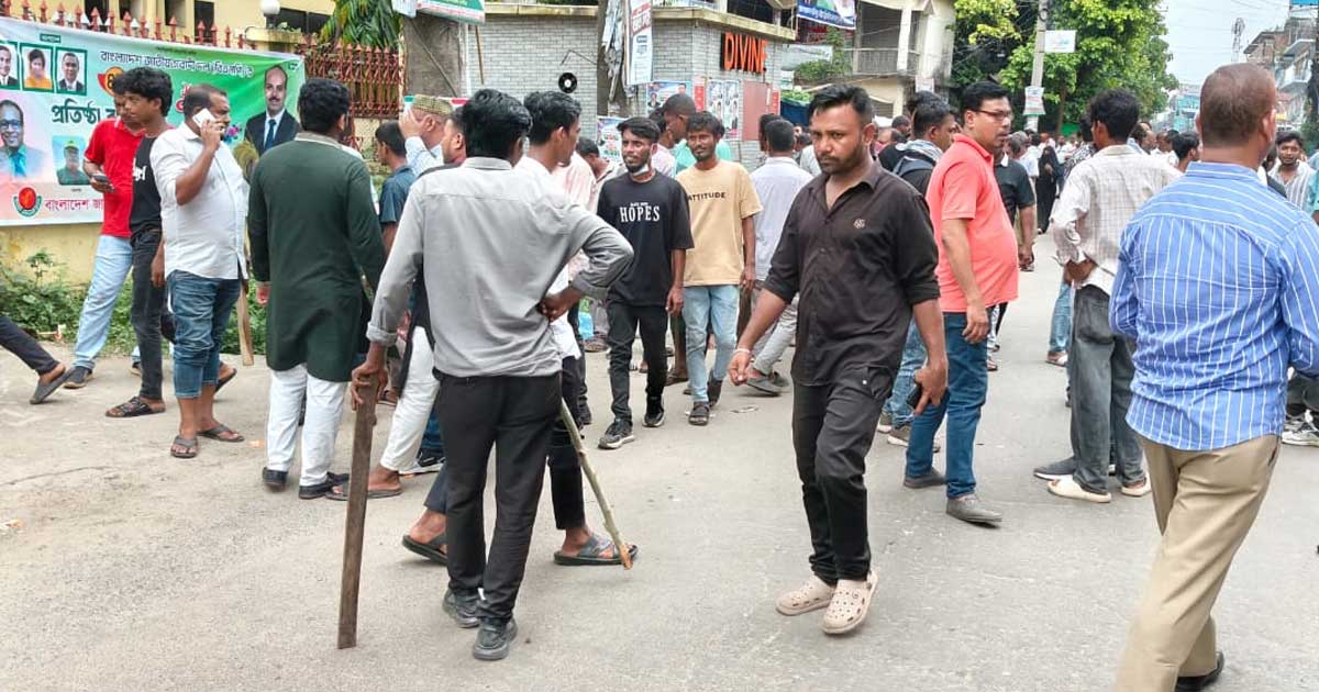 সীতাকুণ্ডে বিএনপির দুই পক্ষের ধাওয়া-পাল্টাধাওয়া, মহাসড়কে যানজট
