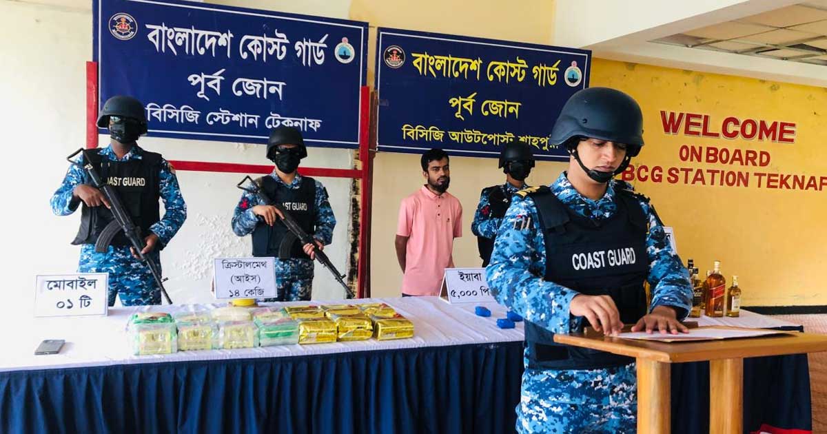 টেকনাফে এবার মিললো ১৪ কেজি আইস, বোট ফেলে পালালো কারবারিরা