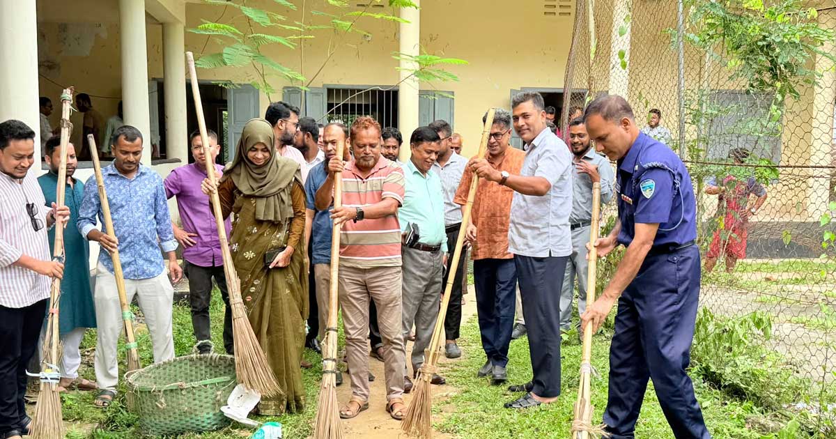 রামগড়ে ডেঙ্গু প্রতিরোধ ও পরিচ্ছন্নতা অভিযান শুরু