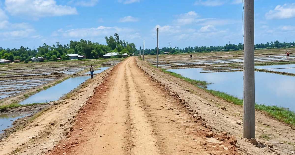 দুই যুগেও সংস্কার হয়নি, কাদায় বিলীন পেকুয়ার গুরুত্বপূর্ণ সড়ক