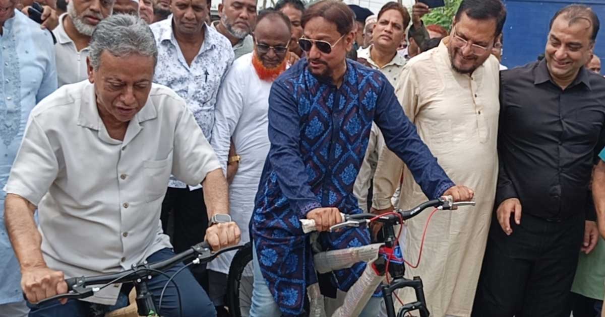 চট্টগ্রামে দেশের প্রথম সাইকেল ট্র্যাকের যাত্রা শুরু