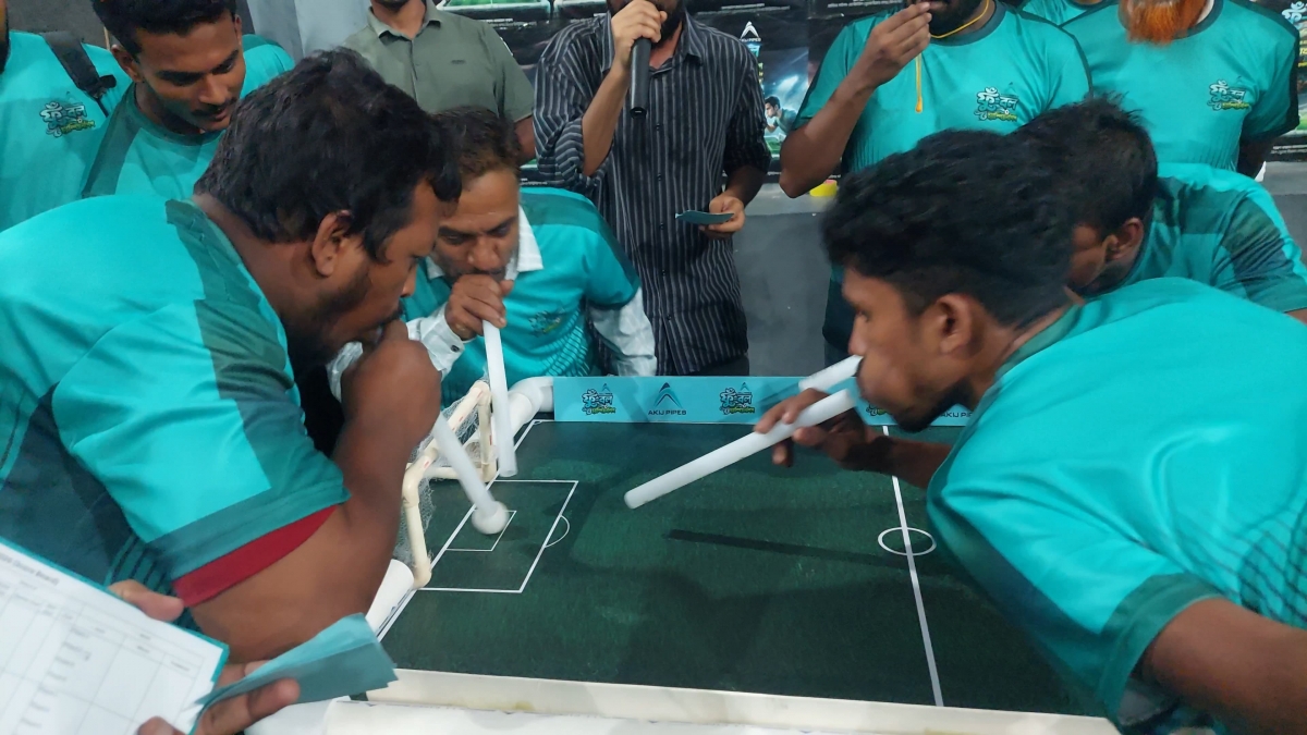 ফুটবল নয়, আকিজের ব্যতিক্রমী আয়োজন ‘ফুঁ বল’