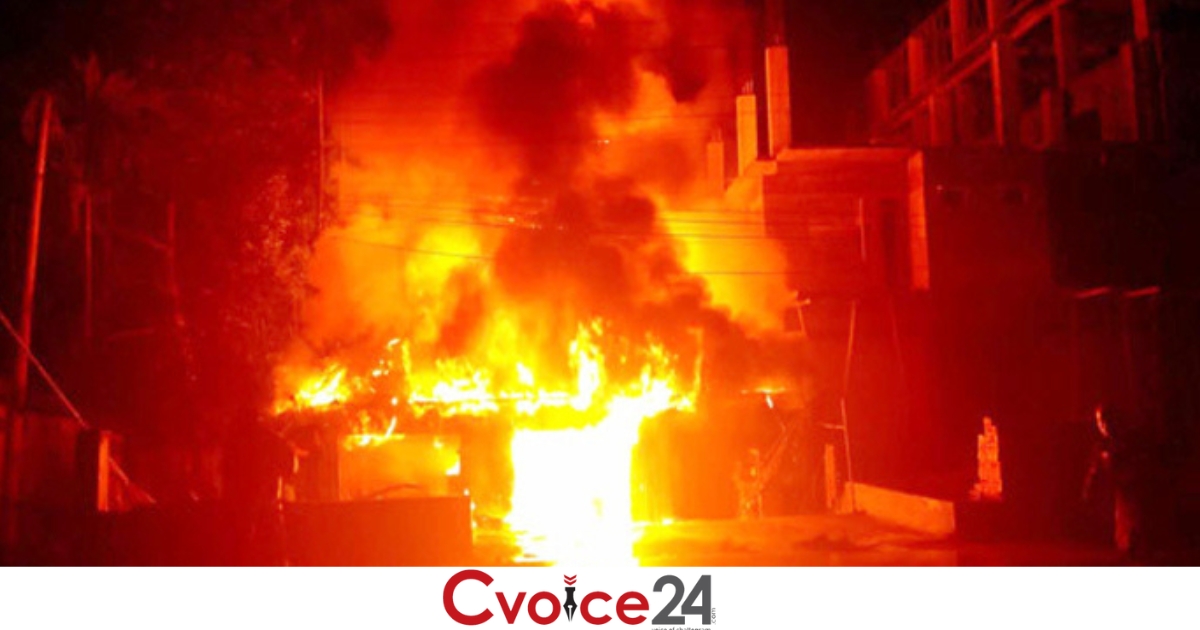 গভীর রাতে কর্ণফুলীতে আগুন, ৩ দোকান ছাই