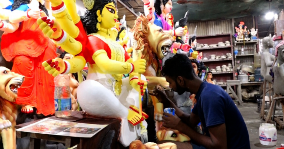 চট্টগ্রামে প্রতিমা তৈরির ধুম, ঘুমহীন কারিগররা
