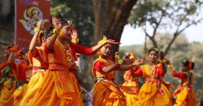 রঙিন বসন্ত নগরজুড়ে