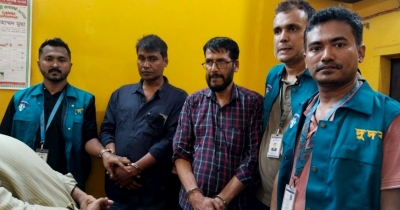 ঘুষ নিতে গিয়ে দুদকের হাতে আটক সাব-রেজিস্ট্রারসহ ৩ ঘুষ নিতে গিয়ে দুদকের হাতে আটক সাব-রেজিস্ট্রারসহ ৩