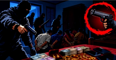 লোহাগাড়ায় এক রাতেই ৫ ভাইয়ের ঘরে ডাকাতি, অস্ত্রের মুখে লুটপাট