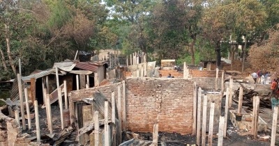হাটহাজারীতে গভীর রাতে আগুনে নিঃস্ব ১২ পরিবার হাটহাজারীতে গভীর রাতে আগুনে নিঃস্ব ১২ পরিবার