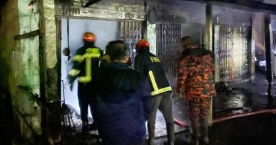 চন্দ্রঘোনায় ভোররাতের আগুনে পুড়লো ৩ দোকান