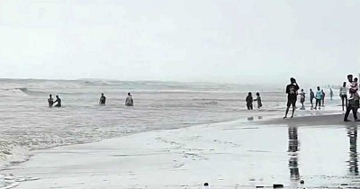 সমুদ্রসৈকতে ভেসে এলো অচেনা যুবক-যুবতীর মরদেহ