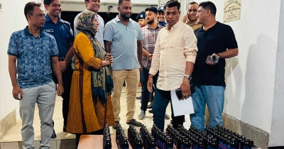 ধাওয়া খেয়ে গাড়ি ফেলে পালালো কারবারিরা, মিললো বিপুল মাদক ধাওয়া খেয়ে গাড়ি ফেলে পালালো কারবারিরা, মিললো বিপুল মাদক