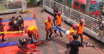 উখিয়ায় দুর্যোগে বিকল্প যোগাযোগব্যবস্থা যাচাইয়ে মহড়া উখিয়ায় দুর্যোগে বিকল্প যোগাযোগব্যবস্থা যাচাইয়ে মহড়া