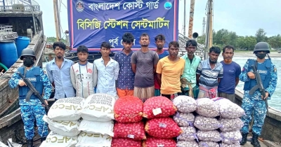 মিয়ানমারে পাচারের সময় সার-রসুন-পেঁয়াজসহ বোট জব্দ, আটক ১০