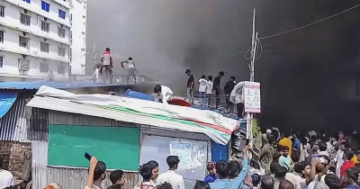 বাকলিয়ায় কাপড়ের মার্কেটে আগুন