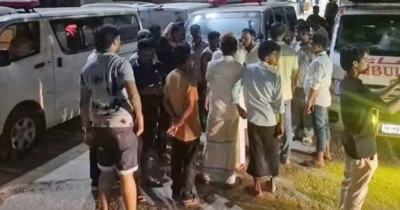 হিমছড়িতে নিয়ন্ত্রণ হারিয়ে পর্যটকবাহী গাড়ির গাছে ধাক্কা, নিহত ১ হিমছড়িতে নিয়ন্ত্রণ হারিয়ে পর্যটকবাহী গাড়ির গাছে ধাক্কা, নিহত ১