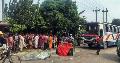 বাসের চাপায় দুমড়েমুচড়ে অটোরিকশা, প্রাণ গেল ৭ জনের