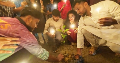 চবির সড়কের গর্তে চারা রোপণ করে ছাত্রদলের প্রতীকী প্রতিবাদ