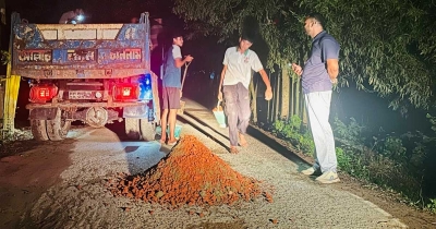 মিরসরাইয়ে রাতে সড়ক সংস্কারে কৃষকদল