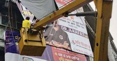 চকবাজারে ফুটপাত দখল করে ব্যবসা, উচ্ছেদ করল চসিক