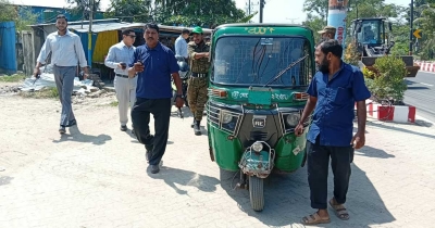 পতেঙ্গায় সাইকেল ট্র্যাকে গাড়ি পার্কিং, চসিকের অভিযানে পতেঙ্গায় সাইকেল ট্র্যাকে গাড়ি পার্কিং, চসিকের অভিযানে