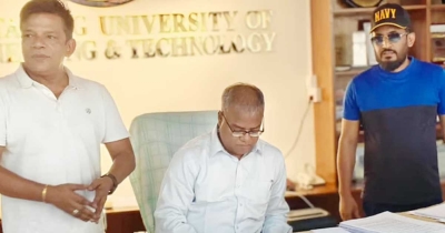 ছাত্রদল নেতাদের সঙ্গে নিয়ে তালা ভেঙে চুয়েটে নতুন ভিসি, আল্টিমেটাম ছাত্রদল নেতাদের সঙ্গে নিয়ে তালা ভেঙে চুয়েটে নতুন ভিসি, আল্টিমেটাম