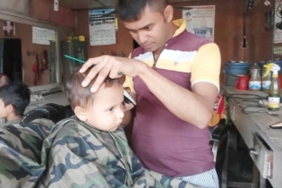 ফটিকছড়িতে শেষ সময়ে নরসুন্দরের কাছে ভিড়