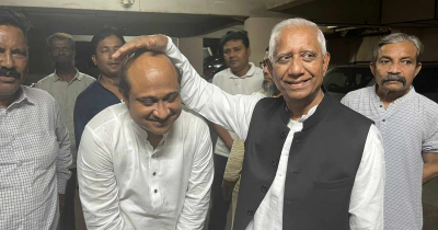 স্বতন্ত্র প্রার্থীর মাথায় হাত বুলিয়ে দোয়া দিলেন আ’লীগ সভাপতি