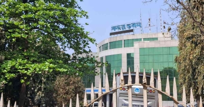 শ্রমিক-কর্তৃপক্ষের মুখোমুখি অবস্থানে অচল চট্টগ্রাম বন্দর