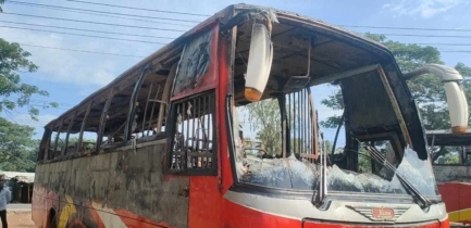 সাতকানিয়ায় ৩ বাসে আগুন, কীভাবে কেউ জানে না