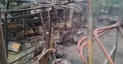 চরপাথরঘাটায় অটোরিকশার গ্যারেজে আগুন, পুড়ে ছাই ৩৪ গাড়ি