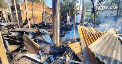 ভোরে লোহাগাড়ায় ১৮ দোকান পুড়ে ছাই