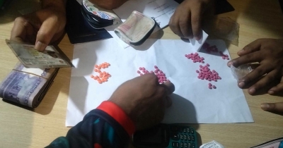 রোহিঙ্গা ক্যাম্পে অভিযান, অস্ত্র-ইয়াবা ও নগদ টাকাসহ তিনজন গ্রেপ্তার